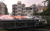 TP.HCM xuất hiện 'cuồng phong' quật ngã bảng hiệu, cuốn bay mái tôn TP.HCM xuất hiện 'cuồng phong' quật ngã bảng hiệu, cuốn bay mái tôn