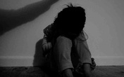Tạm giữ "yêu râu xanh" hiếp dâm con gái ruột 10 tuổi Tạm giữ "yêu râu xanh" hiếp dâm con gái ruột 10 tuổi