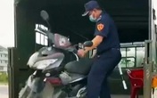 Thông tin mới nhất về Phó Chủ tịch UBND phường khẳng định "bánh mì không phải hàng thiết yếu" và bắt phạt người dân Thông tin mới nhất về Phó Chủ tịch UBND phường khẳng định "bánh mì không phải hàng thiết yếu" và bắt phạt người dân