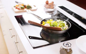 5 điều người đun nấu bằng bếp từ nhất định phải làm đúng nếu muốn bếp bền và đẹp như mới 5 điều người đun nấu bằng bếp từ nhất định phải làm đúng nếu muốn bếp bền và đẹp như mới