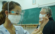 TP.HCM: Người trên 65 tuổi, người có bệnh nền, béo phì được tiêm ở bệnh viện TP.HCM: Người trên 65 tuổi, người có bệnh nền, béo phì được tiêm ở bệnh viện