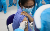 Sau khi tiêm vaccine COVID-19, thấy 1 trong 8 dấu hiệu này cần liên hệ y tế ngay Sau khi tiêm vaccine COVID-19, thấy 1 trong 8 dấu hiệu này cần liên hệ y tế ngay