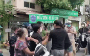 Từ livestream đến tăng tốc bỏ chạy rồi nói lý, hàng loạt phi vụ vi phạm giãn cách vẫn phải nhận cái kết bẽ bàng Từ livestream đến tăng tốc bỏ chạy rồi nói lý, hàng loạt phi vụ vi phạm giãn cách vẫn phải nhận cái kết bẽ bàng