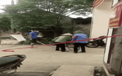 Chân dung những người phụ nữ làm loạn, đòi "thông chốt" kiểm dịch khiến dư luận ngán ngẩm Chân dung những người phụ nữ làm loạn, đòi "thông chốt" kiểm dịch khiến dư luận ngán ngẩm