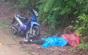 Thi thể người đàn ông nằm ngửa cạnh chiếc xe máy bên vệ đường lúc rạng sáng Thi thể người đàn ông nằm ngửa cạnh chiếc xe máy bên vệ đường lúc rạng sáng
