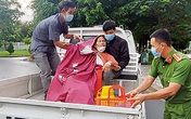 Công an lái xe chuyên dụng đưa 2 phụ nữ đau tim, ngất xỉu đi cấp cứu Công an lái xe chuyên dụng đưa 2 phụ nữ đau tim, ngất xỉu đi cấp cứu