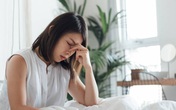 Tôi định đóng cửa phòng đi ngủ thì mẹ chồng đưa cho chai nước mắm bảo mang vào giường, biết lý do mà tôi chết sững Tôi định đóng cửa phòng đi ngủ thì mẹ chồng đưa cho chai nước mắm bảo mang vào giường, biết lý do mà tôi chết sững