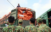 300 tấn gạo, mỳ tôm, bí xanh chuẩn bị "lăn bánh" đến các tâm dịch miền Nam 300 tấn gạo, mỳ tôm, bí xanh chuẩn bị "lăn bánh" đến các tâm dịch miền Nam