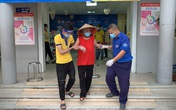 Xúc động hình ảnh cô gái ‘ngờ nghệch’ cùng mẹ già 90 tuổi đến nhận quà tại siêu thị mini 0 đồng Xúc động hình ảnh cô gái ‘ngờ nghệch’ cùng mẹ già 90 tuổi đến nhận quà tại siêu thị mini 0 đồng
