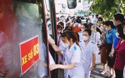 Khoảnh khắc rời đất Mỏ chi viện cho Hà Nội của đoàn y tế Quảng Ninh Khoảnh khắc rời đất Mỏ chi viện cho Hà Nội của đoàn y tế Quảng Ninh