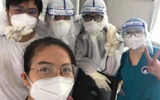 Cảm động những tình nguyện viên F0 ở lại 'chung một chiến hào' cùng y bác sĩ Cảm động những tình nguyện viên F0 ở lại 'chung một chiến hào' cùng y bác sĩ