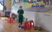Con gái 3 tuổi đang sốt, mẹ gạt nước mắt rời nhà vào bệnh viện dã chiến tiếp nhận 700 F0 Con gái 3 tuổi đang sốt, mẹ gạt nước mắt rời nhà vào bệnh viện dã chiến tiếp nhận 700 F0