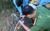 Thi thể dưới khe nước cạn và hành tung bí ẩn của kẻ giết người mang gương mặt thư sinh Thi thể dưới khe nước cạn và hành tung bí ẩn của kẻ giết người mang gương mặt thư sinh