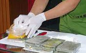 Tài xế taxi nhận 12 triệu đồng để mua giúp 4 bánh heroin Tài xế taxi nhận 12 triệu đồng để mua giúp 4 bánh heroin