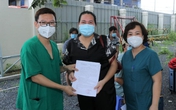 'Tờ giấy hạnh phúc' của 13 bệnh nhân COVID-19 nặng và nguy kịch ngày xuất viện 'Tờ giấy hạnh phúc' của 13 bệnh nhân COVID-19 nặng và nguy kịch ngày xuất viện
