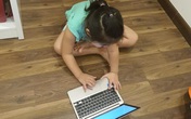 Xúc động bài thơ của người bố nhắn nhủ con gái đang học online, đọc xong khóe mắt ai cũng cay Xúc động bài thơ của người bố nhắn nhủ con gái đang học online, đọc xong khóe mắt ai cũng cay