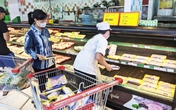 Ế hàng triệu con gà công nghiệp quá tuổi và nghịch lý nông dân khóc, tiểu thương cười Ế hàng triệu con gà công nghiệp quá tuổi và nghịch lý nông dân khóc, tiểu thương cười