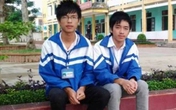 Xúc động cặp song sinh bán 3 tạ lạc đi thi Xúc động cặp song sinh bán 3 tạ lạc đi thi