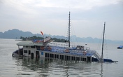 Quảng Ninh: Chìm tàu du lịch trên Vịnh Hạ Long Quảng Ninh: Chìm tàu du lịch trên Vịnh Hạ Long
