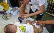 Xé lòng tiếng khóc của bé 6 tháng bị khối u khổng lồ Xé lòng tiếng khóc của bé 6 tháng bị khối u khổng lồ