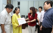 Bộ trưởng Bộ Y tế tặng quà nhân ái đến bệnh nhi tim bẩm sinh, nhiễm HIV Bộ trưởng Bộ Y tế tặng quà nhân ái đến bệnh nhi tim bẩm sinh, nhiễm HIV