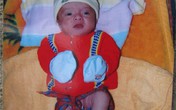 Quặn lòng nhìn bé trai não úng thủy bị mẹ bỏ rơi Quặn lòng nhìn bé trai não úng thủy bị mẹ bỏ rơi