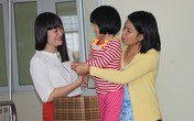 Cô bé cơ thể cháy đen đã đứng thẳng được chân Cô bé cơ thể cháy đen đã đứng thẳng được chân