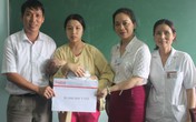 Trao tiếp 30 triệu đồng tới bé 5 tháng bị rụng ngón Trao tiếp 30 triệu đồng tới bé 5 tháng bị rụng ngón