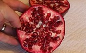 Mẹo tách hạt lựu nhanh, không nát Mẹo tách hạt lựu nhanh, không nát