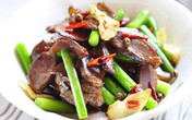 Mề gà xào ngồng tỏi giòn thơm Mề gà xào ngồng tỏi giòn thơm