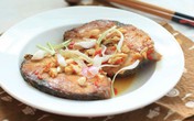 Cá thu rim mắm tỏi đậm đà cho bữa tối Cá thu rim mắm tỏi đậm đà cho bữa tối
