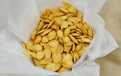 Mẹo rang hạt bí giòn bằng lò vi sóng Mẹo rang hạt bí giòn bằng lò vi sóng
