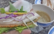 Lạ miệng bánh tráng cuốn thịt heo quay phố Nguyễn Ngọc Vũ Lạ miệng bánh tráng cuốn thịt heo quay phố Nguyễn Ngọc Vũ