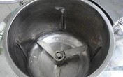 "Nghịch" máy xay thịt, bé gái phải tháo khớp tay "Nghịch" máy xay thịt, bé gái phải tháo khớp tay