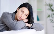 Những sợi tóc lạ trên vai áo chồng Những sợi tóc lạ trên vai áo chồng