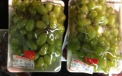 Nho Made in Vietnam đính... cờ Trung Quốc bán tại BigC Nho Made in Vietnam đính... cờ Trung Quốc bán tại BigC