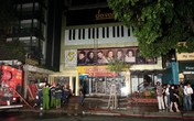 Giải cứu bà cụ 79 tuổi trong đám cháy quán cà phê, phòng trà Giải cứu bà cụ 79 tuổi trong đám cháy quán cà phê, phòng trà