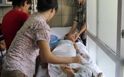 Kinh hoàng bố bắt con uống thuốc độc: 3 cháu bé đã tỉnh lại Kinh hoàng bố bắt con uống thuốc độc: 3 cháu bé đã tỉnh lại