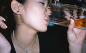 Khi hot girl lên bar và… gây “phốt” Khi hot girl lên bar và… gây “phốt”