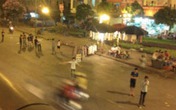 Nẫu lòng nam thanh niên hành nghề... vẫy khách Nẫu lòng nam thanh niên hành nghề... vẫy khách
