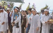 Người dân khóc nghẹn tiễn đưa Phó chủ tịch tỉnh Quảng Nam Người dân khóc nghẹn tiễn đưa Phó chủ tịch tỉnh Quảng Nam