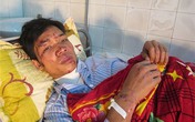 Thầy giáo nghẹn ngào kể lại phút mất con trong lũ Thầy giáo nghẹn ngào kể lại phút mất con trong lũ