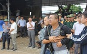 Các con gào khóc trước thi thể Phó giám đốc sở Các con gào khóc trước thi thể Phó giám đốc sở