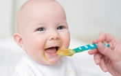 Sai lầm của các bà mẹ khi cho trẻ ăn dặm Sai lầm của các bà mẹ khi cho trẻ ăn dặm