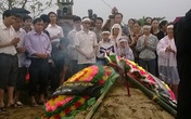 Xót thương giáo viên tử nạn vì lũ cuốn Xót thương giáo viên tử nạn vì lũ cuốn