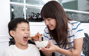 Giúp bé học ăn một cách dễ dàng Giúp bé học ăn một cách dễ dàng