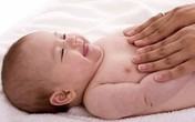 Gắn bó hơn với trẻ nhờ massage Gắn bó hơn với trẻ nhờ massage