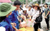 Những chuyện cảm động giữa mùa thi Những chuyện cảm động giữa mùa thi