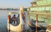 “Vịt tử thần” vẫn ầm ầm bơi “Vịt tử thần” vẫn ầm ầm bơi