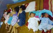 Nghẹn lòng 5 bé bị bỏ rơi khi còn cuống rốn nơi cổng chùa Nghẹn lòng 5 bé bị bỏ rơi khi còn cuống rốn nơi cổng chùa